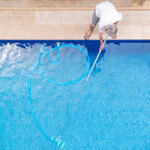 🌊💧¡Descubre cómo detectar fugas de agua en piscinas y mantén tu espacio acuático impecable! 🏊‍♂️🔍